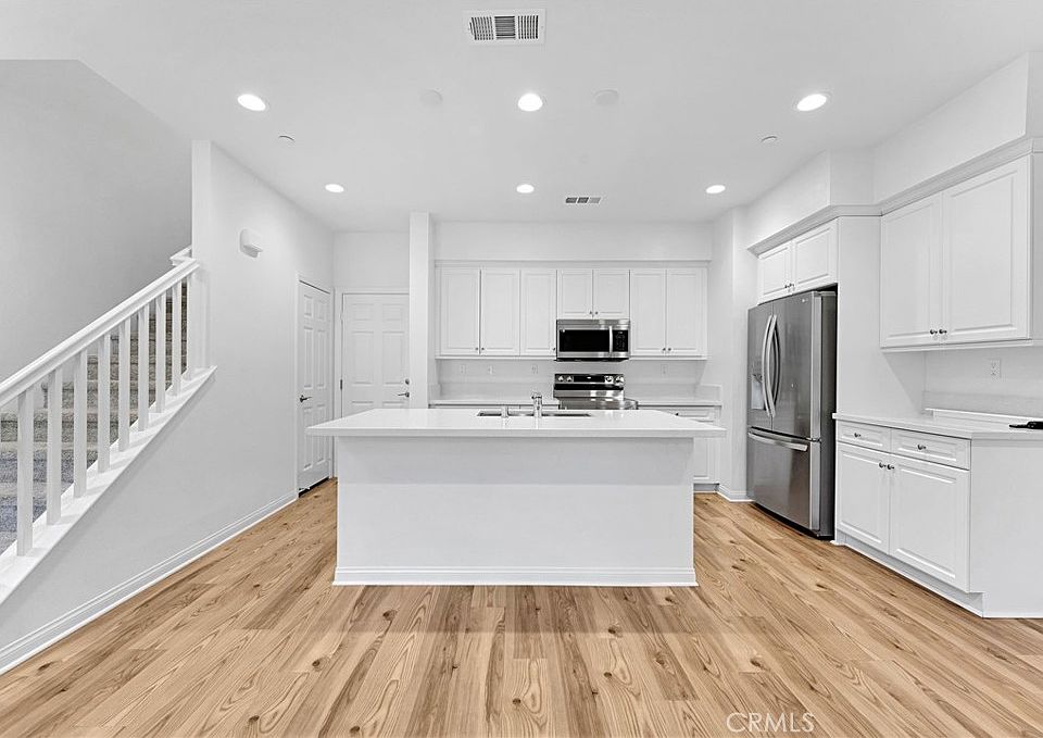 1st image of 10765 Graphite St