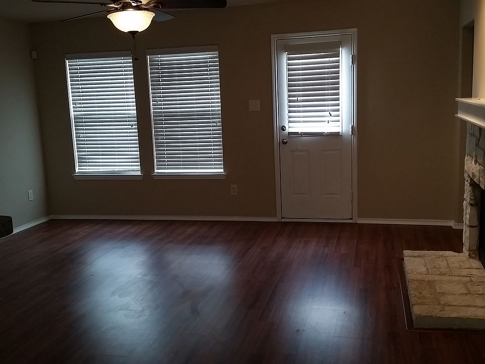 1st image of 2104 Barracks Dr