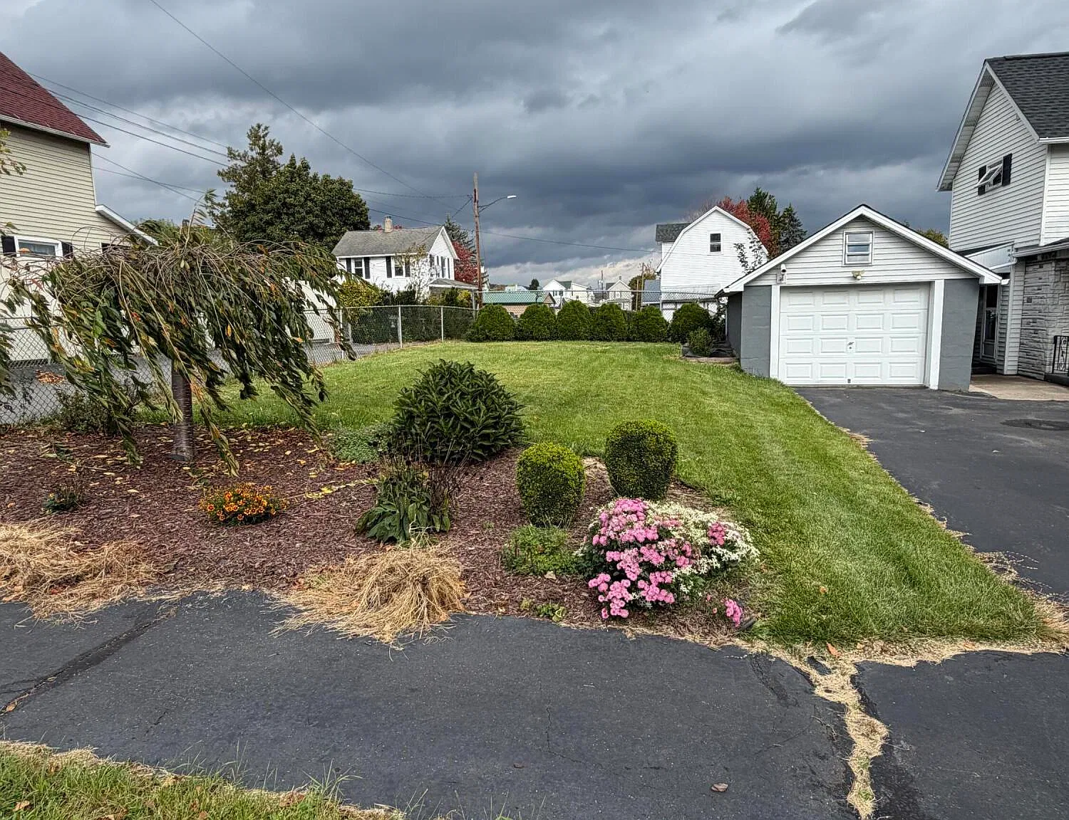 3 bed, 1.5 bath, 1300 sqft, $1,800 — Photo 3