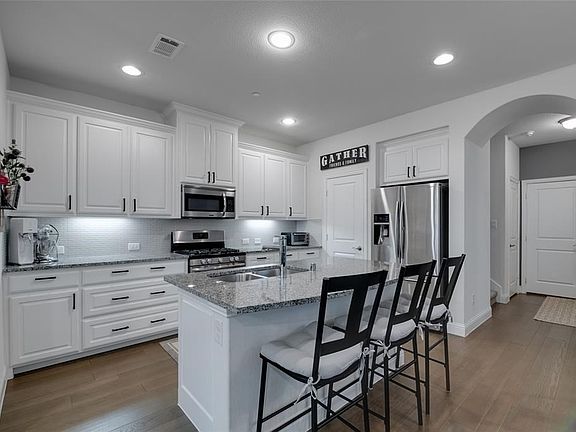 5th image of 2213 Jameson Ln