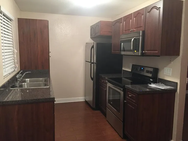 13901 Village Terrace Dr — Photo 6