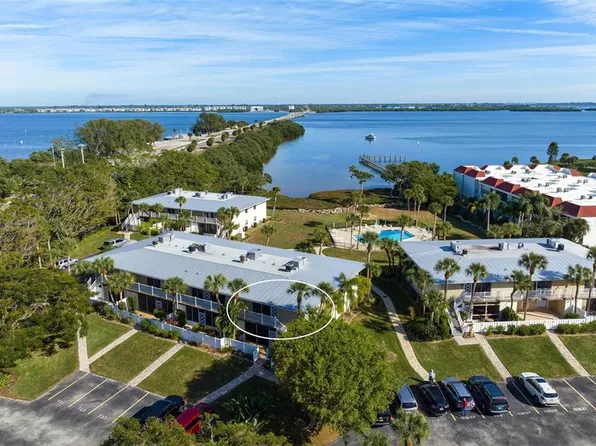 729 Manatee Ave, Holmes Beach, FL 34217