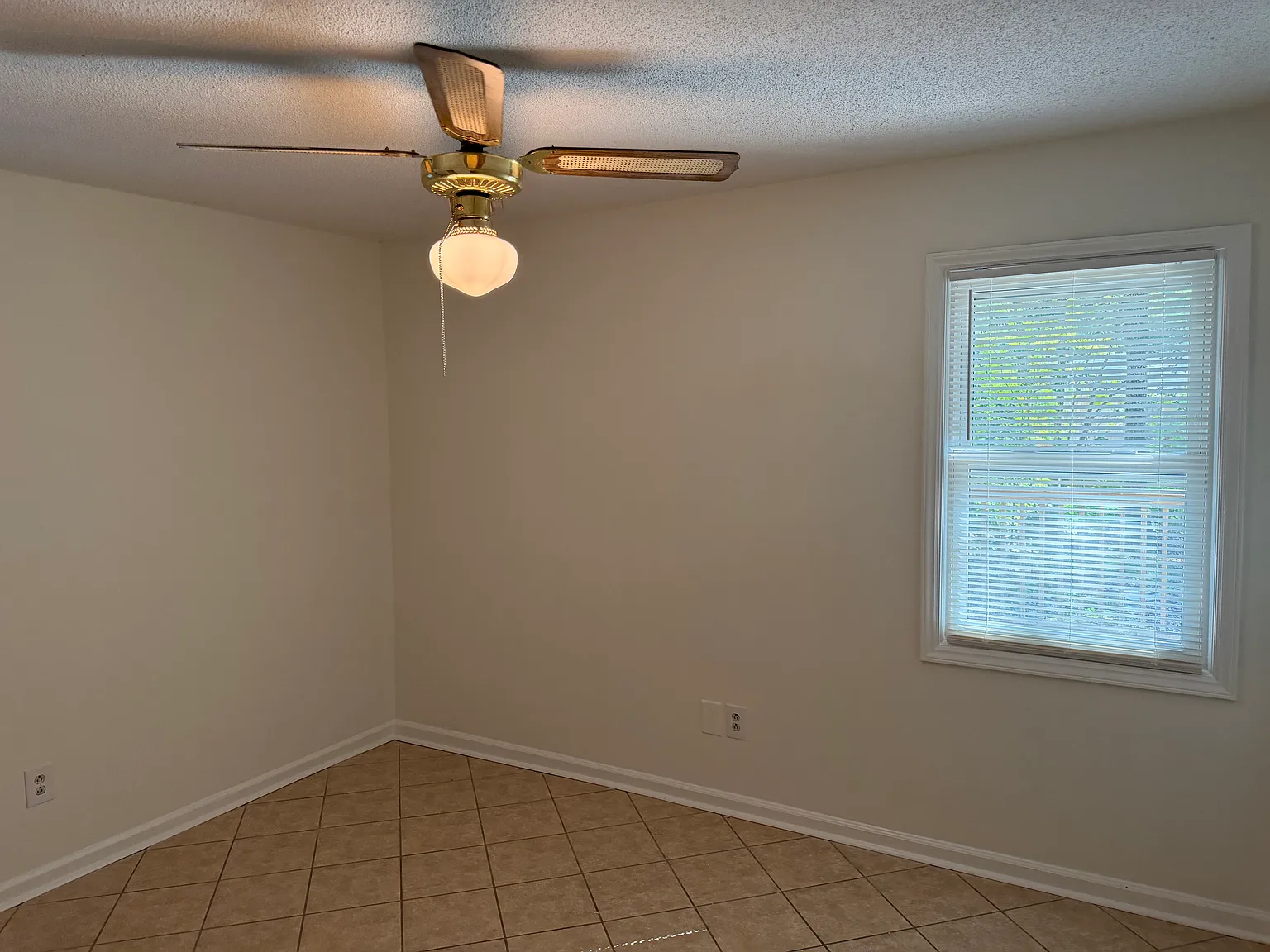 4 bed, 1649 sqft, $2,100 — Photo 4