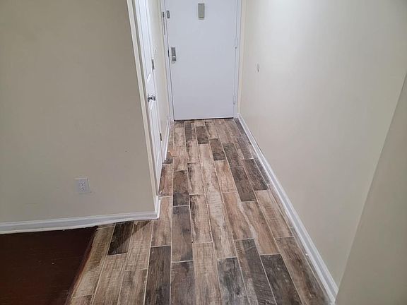 Entrance, w/ Closet