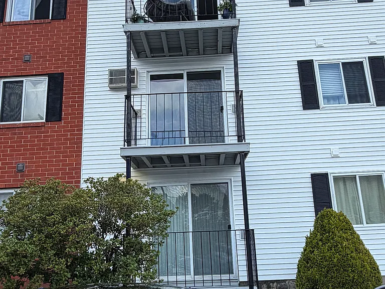 56 Edgeworth St #12 — Photo 12