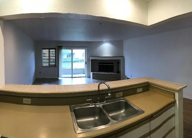 Kitchen panorama.