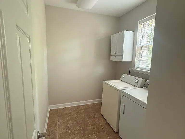 225 Stoke Hammond Ct — Photo 13