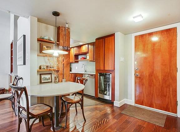 4th image of 1107 S Peters St APT 226