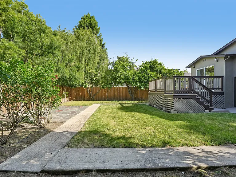 543 Liberty St — Photo 47