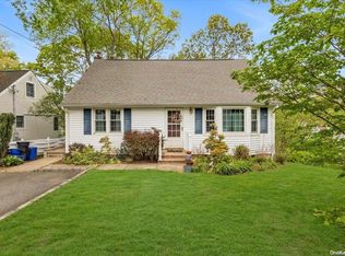 135 E 24th St, Huntington Station, NY 11746