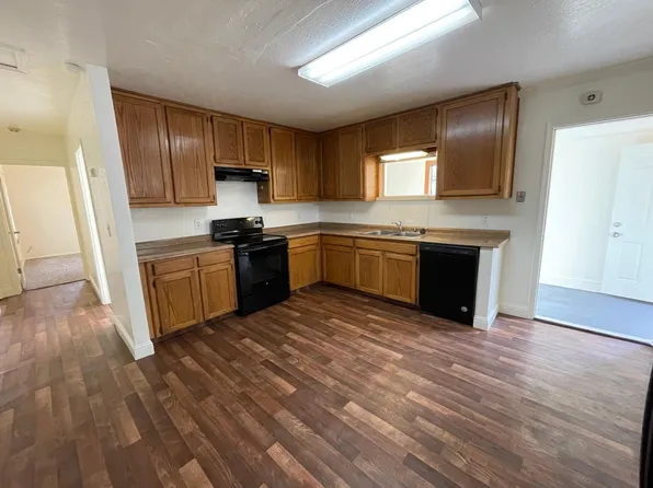 5750 Wildwood Dr, Redding, CA 96001