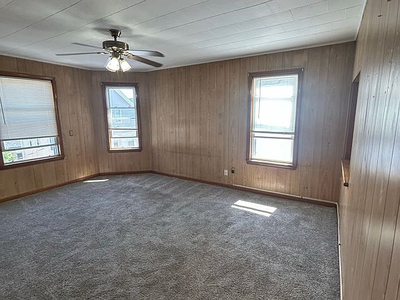 3rd image of 33 Malvey St #15864618