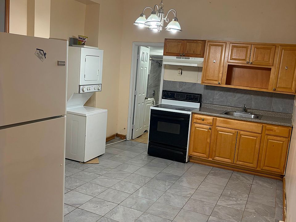 1st image of 4259 N 8th St #1