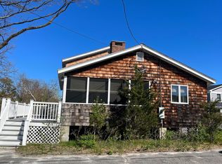 11 Sleepy Hollow Rd, Gloucester, MA 01930