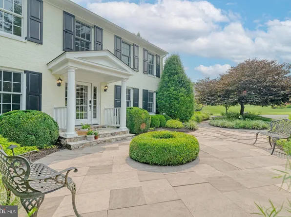 1056 Walker Mill Rd, Great Falls, VA 22066