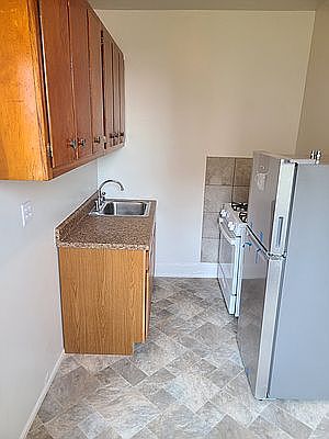 1st image of 2324 31st Ave #O