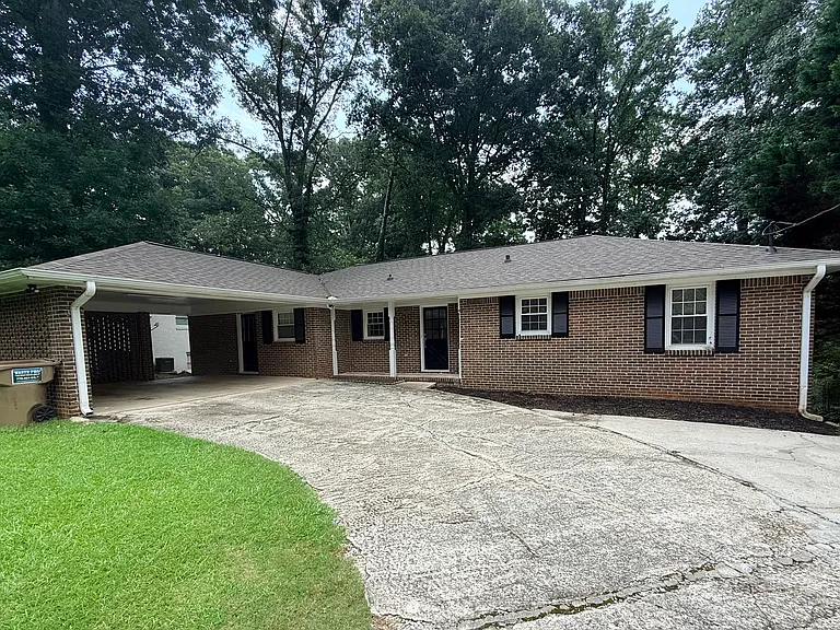 3382 Sweetwater Dr — Photo 3