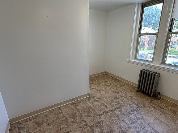 3rd image of 24 Colborne Rd APT 5