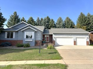 314 Aspen Ave, Bismarck, ND 58503