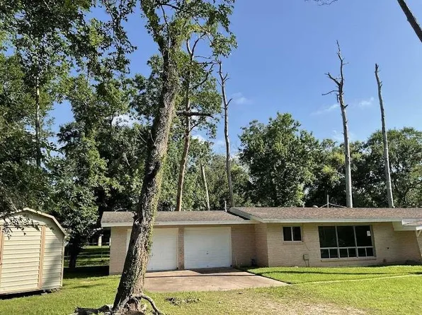 3515 Elm Dr, Dickinson, TX 77539