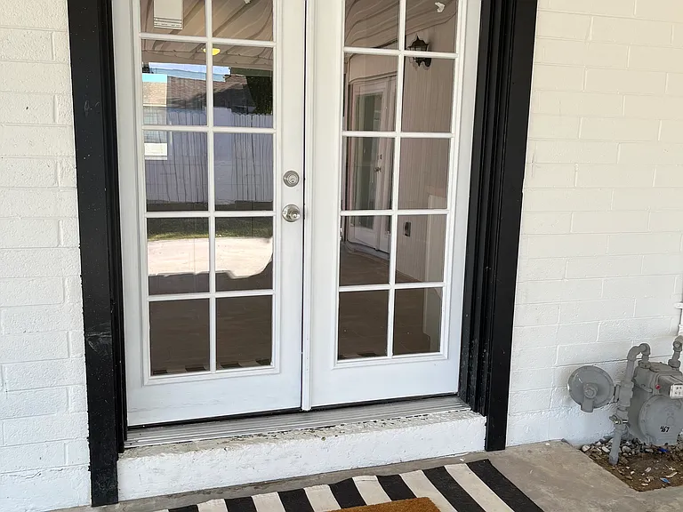 901 E Rose Ln — Photo 22