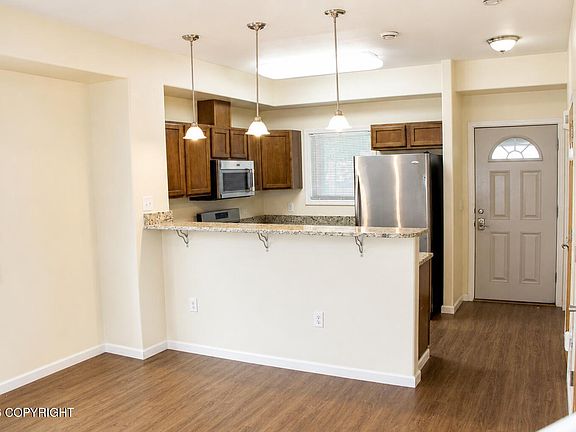 3rd image of 237 W 13th Ave