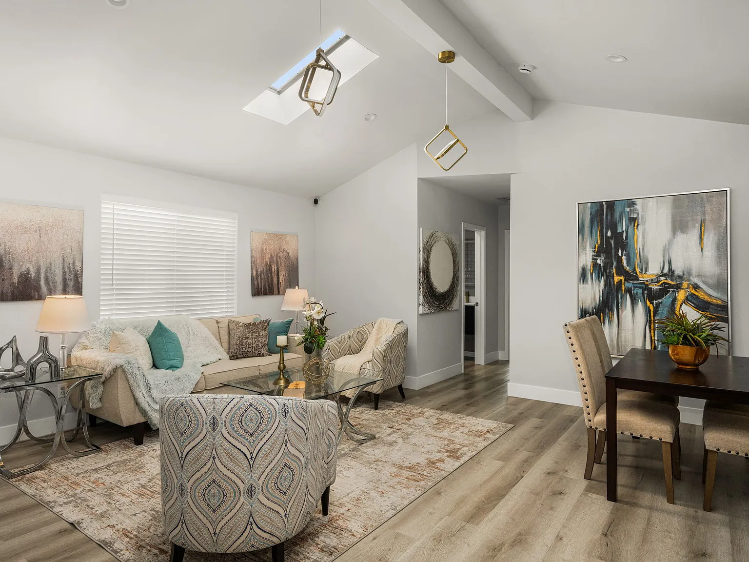 3 bed, 1026 sqft, $4,800 — Photo 3