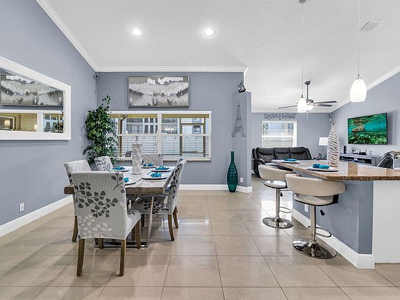 4th image of 160 Heatherwood Drive