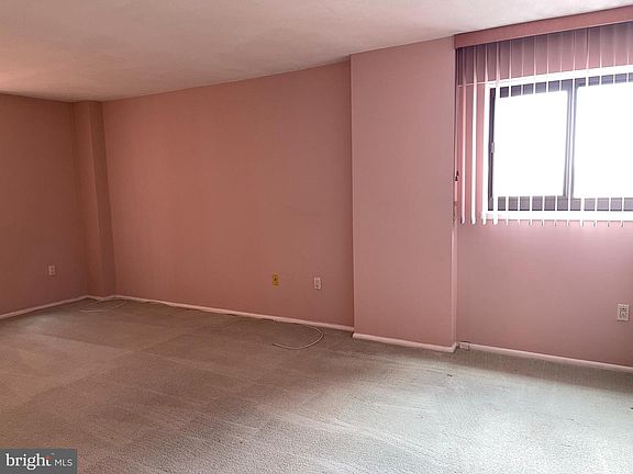 4th image of 1420 Locust St APT 20Q