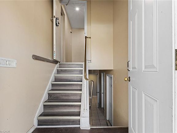 3rd image of 23 Amherst Dr
