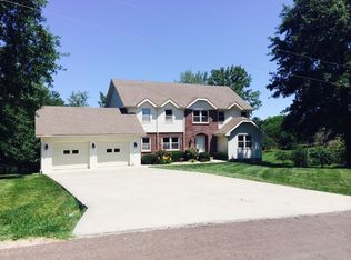 12526 Bluegrass Ln, Leavenworth, KS 66048