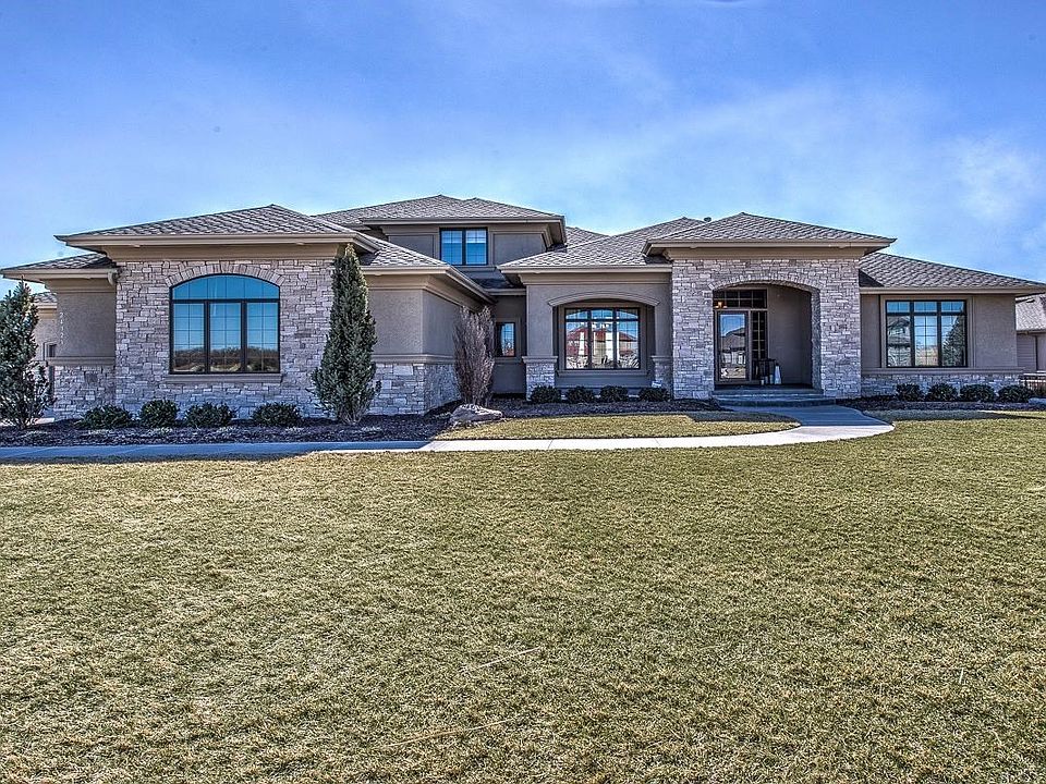 1st image of 24321 Leavenworth Cir