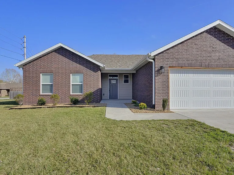 4207 E Eastmoor Dr — Photo 3