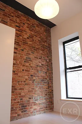 Rented by EXR | media 93