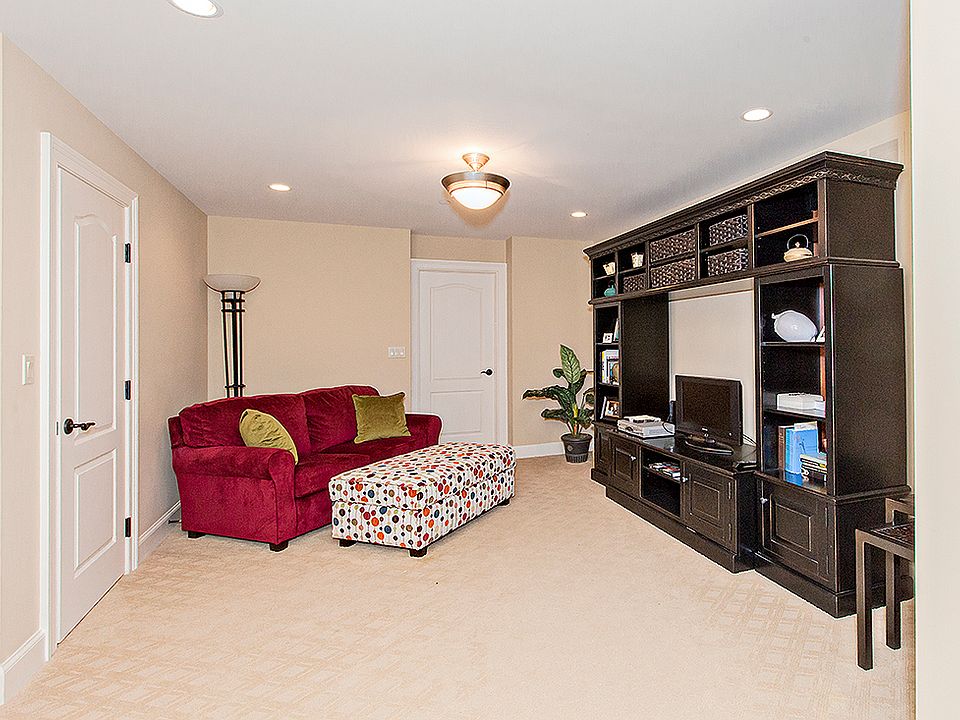 1st image of 3910 Waterford Ct