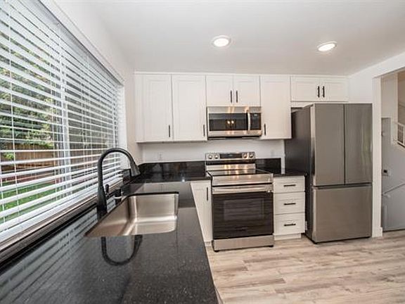 5th image of 293 Chapalita Dr