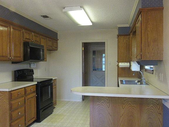 3rd image of 2418 Lavender Ln