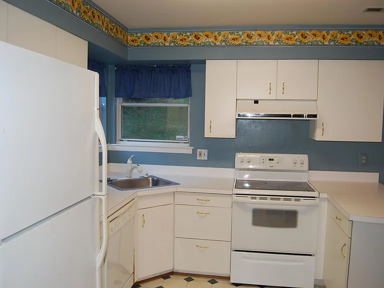 7732 Heatherside Ln — Photo 36
