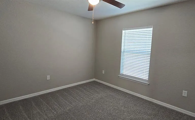 1482 W Manchester Dr — Photo 8