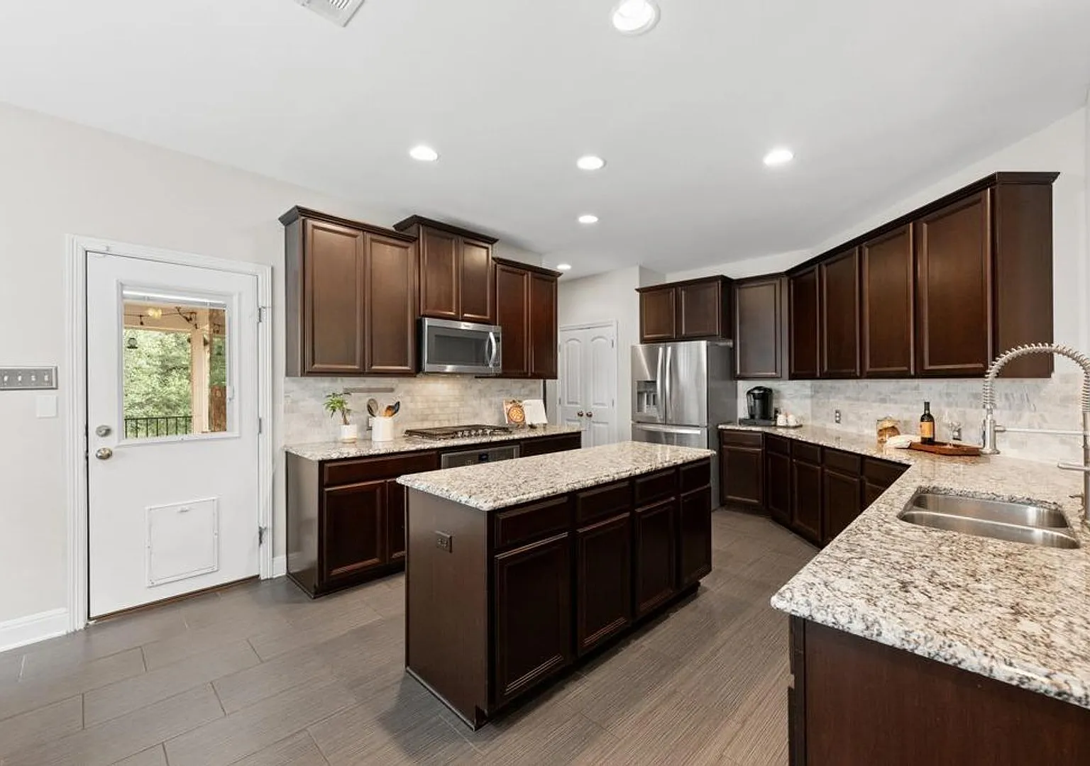Beautifully Designed Home offering Modern Comfort Ready for Lease! — Photo 2