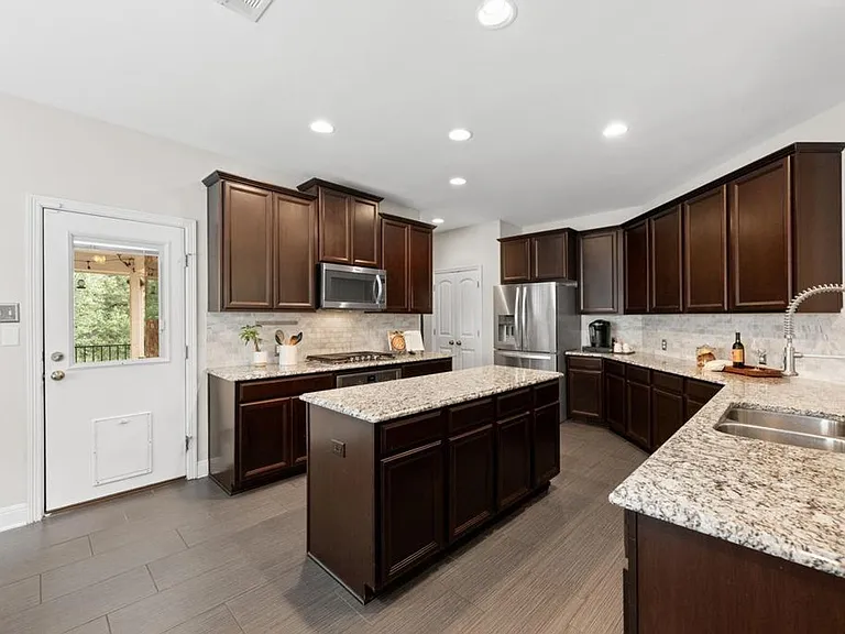 18404 Deleon Bayou Ln — Photo 2