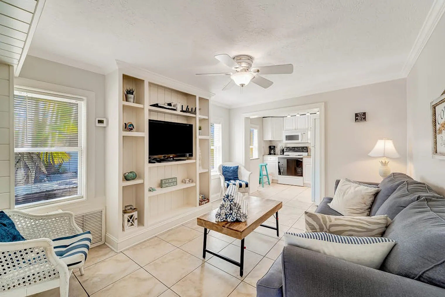 2 bed, 1.0 bath, 678 sqft, $3,063 — Photo 2