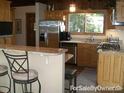 Remodeled Kitchen. Open Floor Plan. Granite Countertops. New SS Appliances.