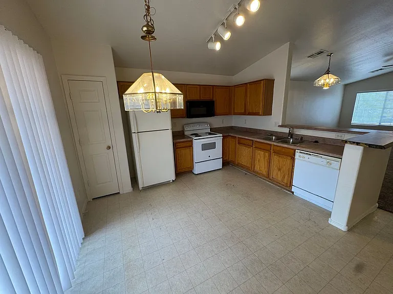 1225 W Darrel Rd — Photo 7