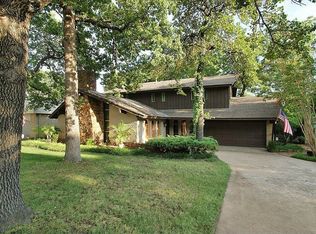 8024 Golden Oaks Rd, Oklahoma City, OK 73127