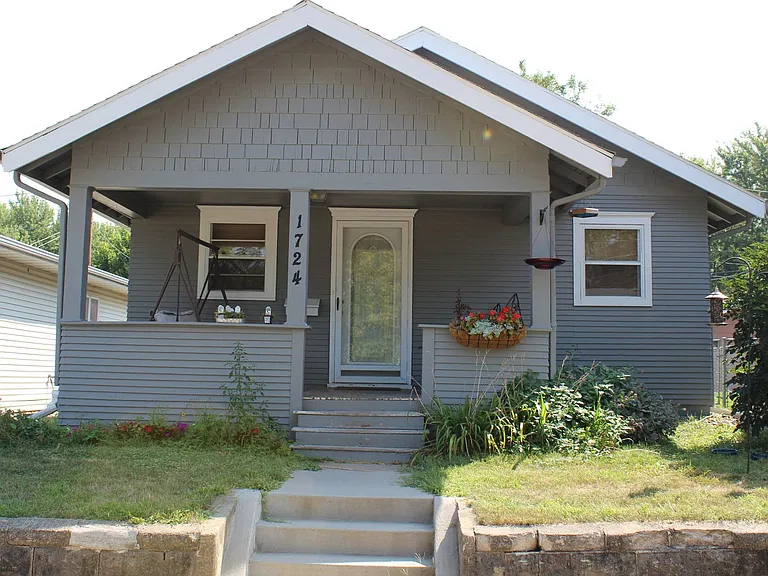 1724 S 8th Ave — Photo 1