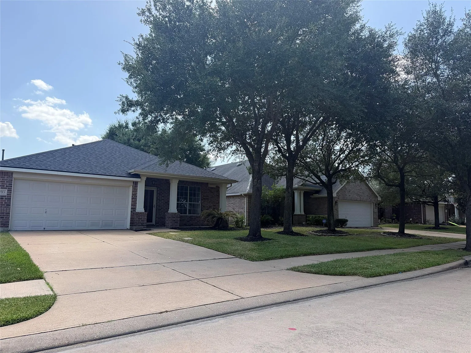 3 bed, 2.0 bath, 1975 sqft, $2,295 — Photo 2
