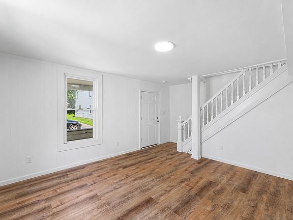 4th image of 702 Hughlett St