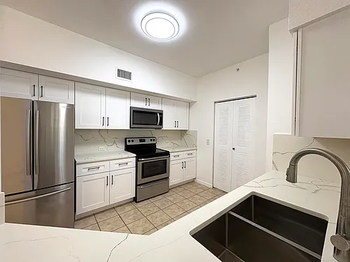 340 Crestwood Cir #302 Photo 1