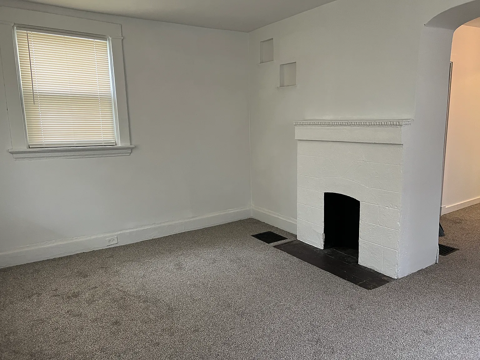 937 Harris Ave — Photo 3